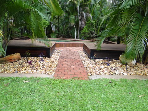 DARWIN'S SHADY ACRES RETREAT - ACT Tourism 10