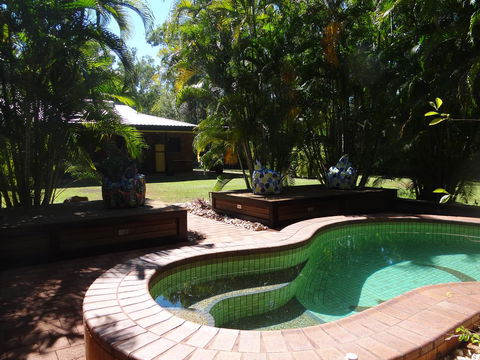 DARWIN'S SHADY ACRES RETREAT - ACT Tourism 12