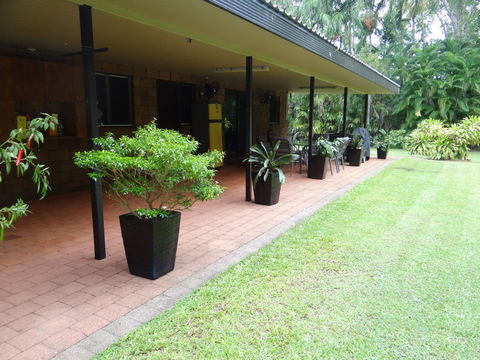 DARWIN'S SHADY ACRES RETREAT - ACT Tourism 7