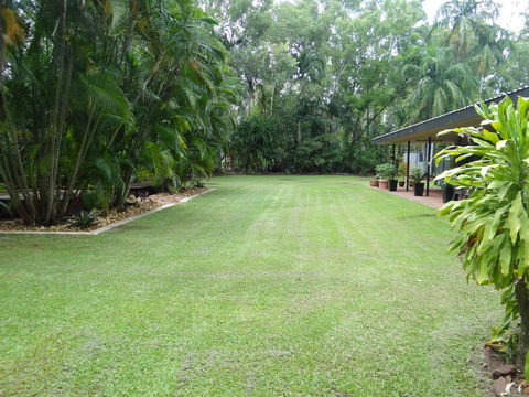 DARWIN'S SHADY ACRES RETREAT - ACT Tourism 8