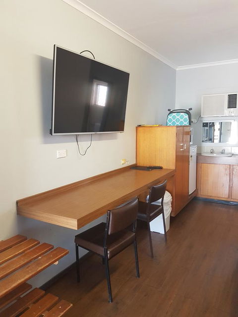 Safari Lodge Motel - ACT Tourism 2