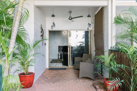 CitySide Apartment - 2 Bedroom With Private Courtyard - ACT Tourism 7