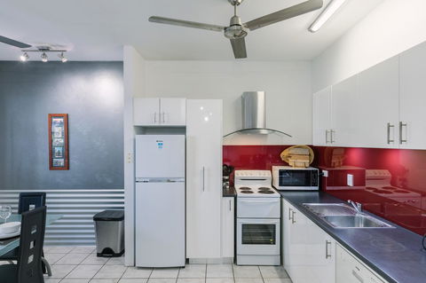 CitySide Apartment - 2 Bedroom With Private Courtyard - ACT Tourism 3