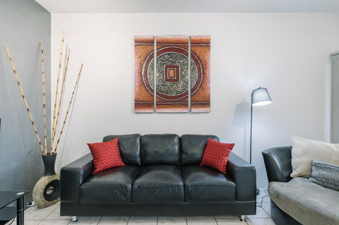 CitySide Apartment - 2 Bedroom With Private Courtyard - ACT Tourism 4