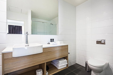 Mantra MacArthur Hotel - ACT Tourism 21