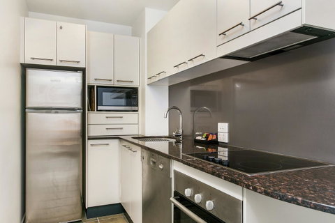 Lennox Holiday Apartments - ACT Tourism 36
