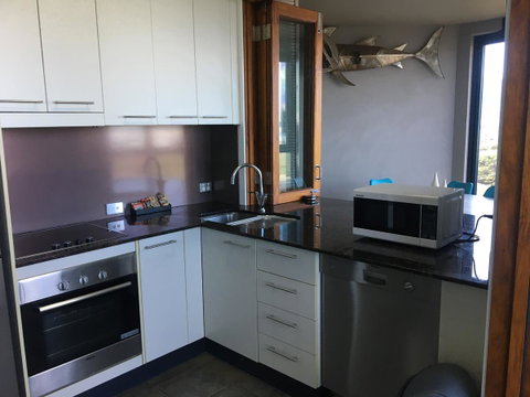 Lennox Holiday Apartments - ACT Tourism 12