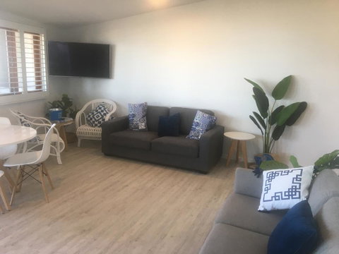 Lennox Holiday Apartments - ACT Tourism 24
