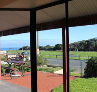Bott's Beach Retreat - ACT Tourism