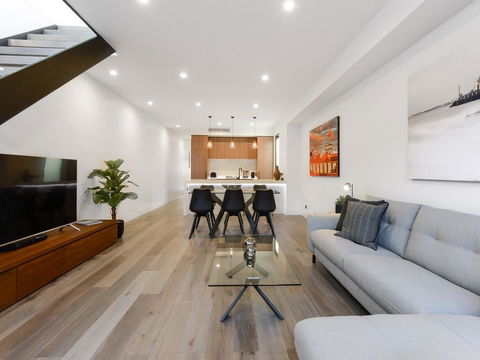 Boutique Stays - County Down, Contemporary Port Melbourne Home - ACT Tourism 2