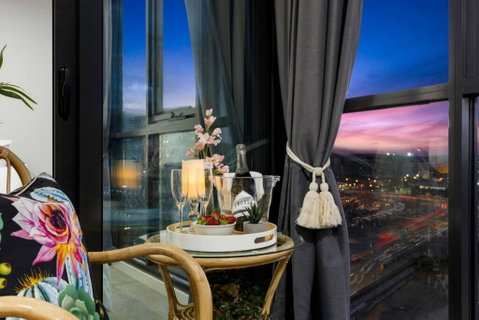 Braddon Penthouse, Top Location, Netflix, WiFi, Views - ACT Tourism 0