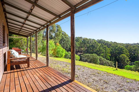 Braeside Cabin Four - Ziera - ACT Tourism 1