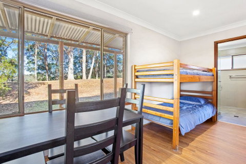 Braeside Cabin Three - Parsonsia - ACT Tourism 2