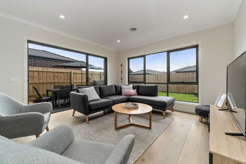 Brand New And Beautiful - Rosebud Holiday Home - ACT Tourism 3