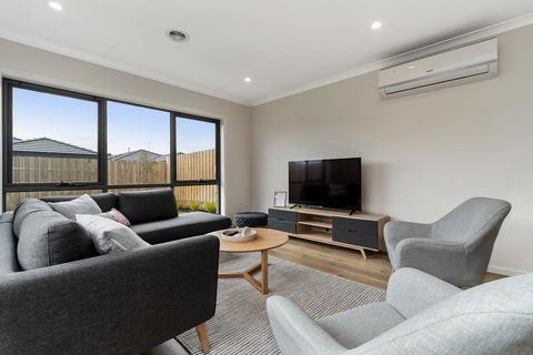 Brand New And Beautiful - Rosebud Holiday Home - ACT Tourism 2
