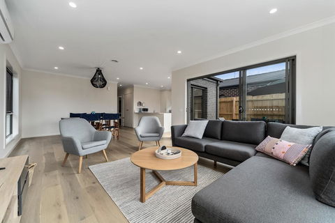 Brand New And Beautiful - Rosebud Holiday Home - ACT Tourism 0