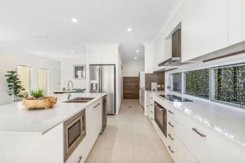 Brand New PRIZE HOME 50m Path To Beach - ACT Tourism 1