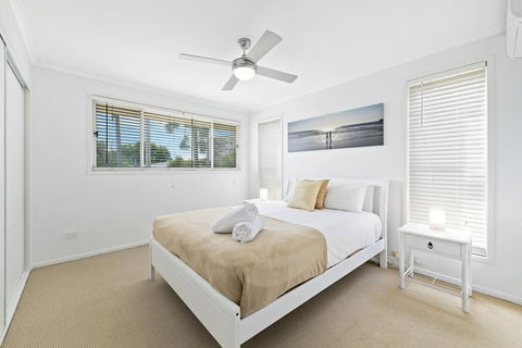 Breakers At Mudjimba Beach - ACT Tourism 3