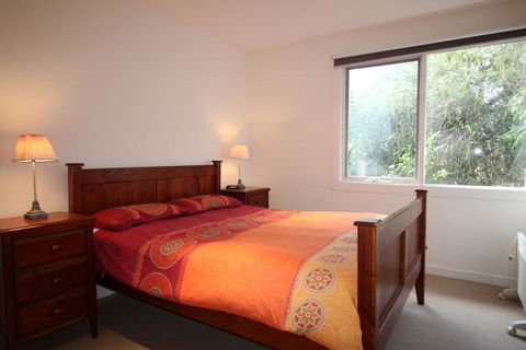 Breakers Holiday House - ACT Tourism 2