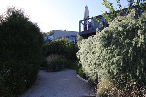 Breakers Holiday House - ACT Tourism 0