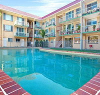 Bribie Beach King bed Unit overlooking pool - ACT Tourism