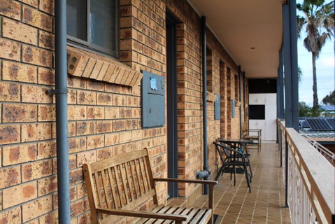 Bridge View Motel - ACT Tourism 1