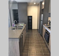 Bright Modern Stylish - Top Floor Apt - Woden - ACT Tourism