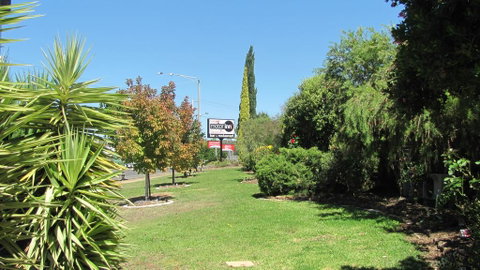 Bristol Hill Motor Inn & Peppa's Licensed Restaurant - ACT Tourism 2