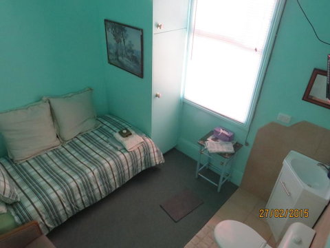 Bristol House Accommodation - ACT Tourism 3