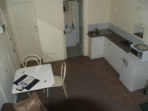 Bristol House Accommodation - ACT Tourism 2