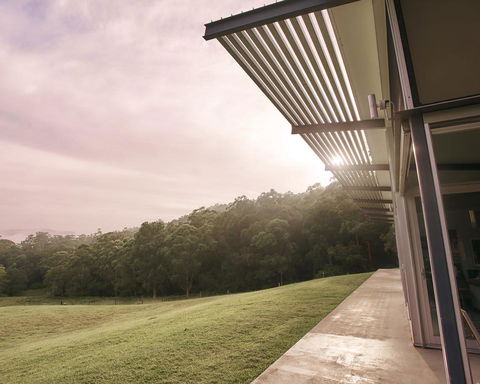 Bundaleer - Architect Designed, Stunning Views! - ACT Tourism 3