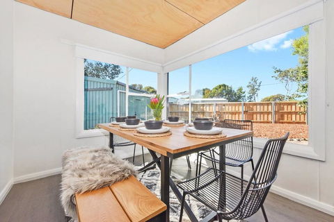 BUNGALOW BEAUTY - Hosted By: L'Abode Accommodation - ACT Tourism 1