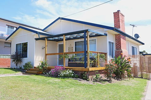 Bungo Beach House - Pet Friendly Home - ACT Tourism 0