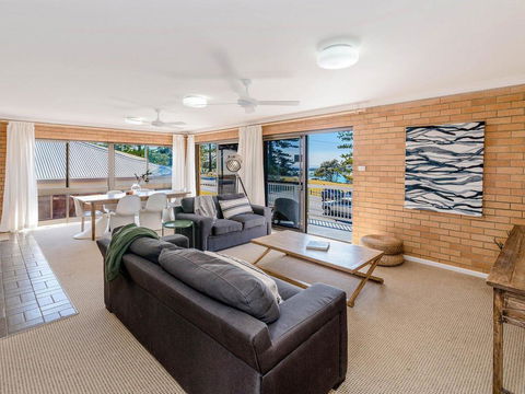 Burleigh - Great House, Room For The Boat- Across The Road From Beach - ACT Tourism 2