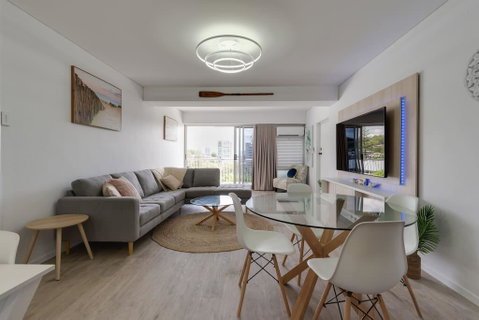 Burleigh Point Beach Vibes Stylish And Modern - ACT Tourism 2