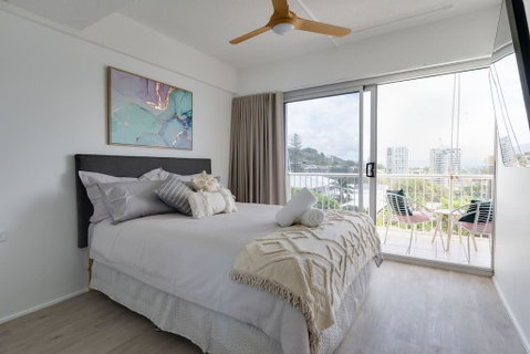 Burleigh Point Beach Vibes Stylish And Modern - ACT Tourism 0