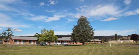 Bushman's Motor Inn - ACT Tourism 0