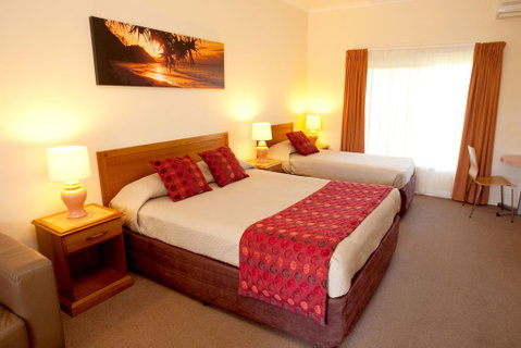 Byron Motor Lodge Motel - ACT Tourism 0