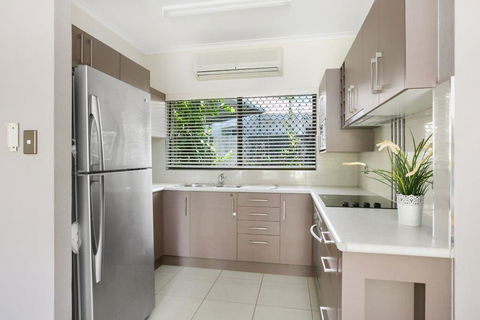 Cairns Reef Retreat - ACT Tourism 1