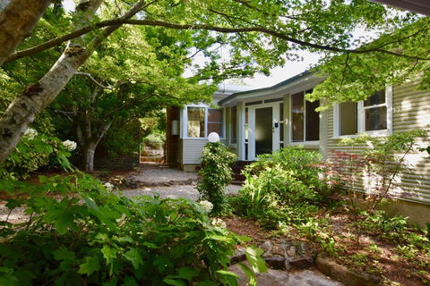 Calamandah House Of Blackheath - ACT Tourism 0