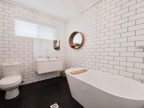 Callala Dreaming - Mid Century Beach House - ACT Tourism 1