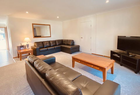 Cam Way Estate - ACT Tourism 1