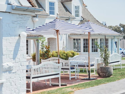 Camden Valley Inn - ACT Tourism 1
