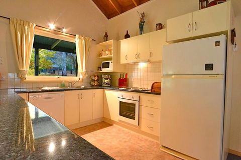 Camellia Lodge - ACT Tourism 1