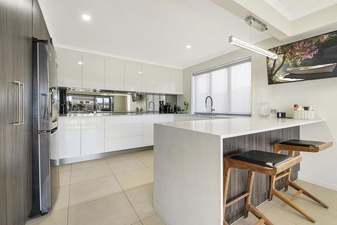 CANAL HOME NEAR MOOLOOLABA - ACT Tourism 3