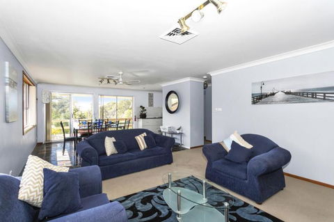 Canberra Cres 2E Burrill Lake, Upstairs Apartment - ACT Tourism 3