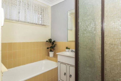 Canberra Cres 2E Burrill Lake, Upstairs Apartment - ACT Tourism 2