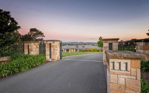 Canberra Luxury Estate - ACT Tourism 1