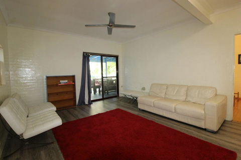 Cape Cod Beach House, 25 Skyline Crescent - ACT Tourism 3