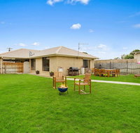 CAPEL Family Home large yard close to beach - ACT Tourism